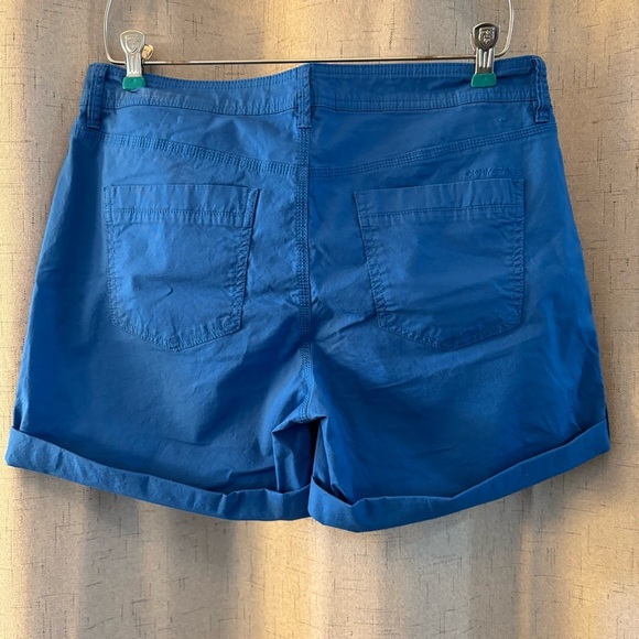 DKNY Jeans Shorts Women’s Rolled Cuff Shorts. Size 8 Royal Blue. - Picture 2 of 5
